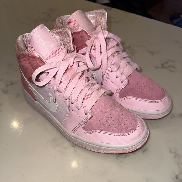 COPY - Pink Jordan 1 - Picture 10 of 10